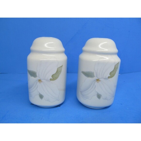 Mikasa Salt And Pepper Shakers Natural Beauty Perfect Pair 3 1/2" - Picture 4 of 6